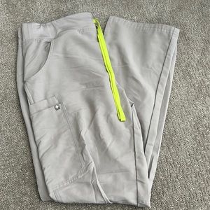 women’s medium figs scrub pants